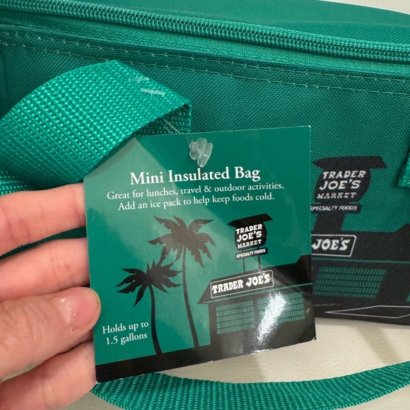Trader Joe’s Mini Insulated Bags Red & Green NWT - Picture 3 of 10